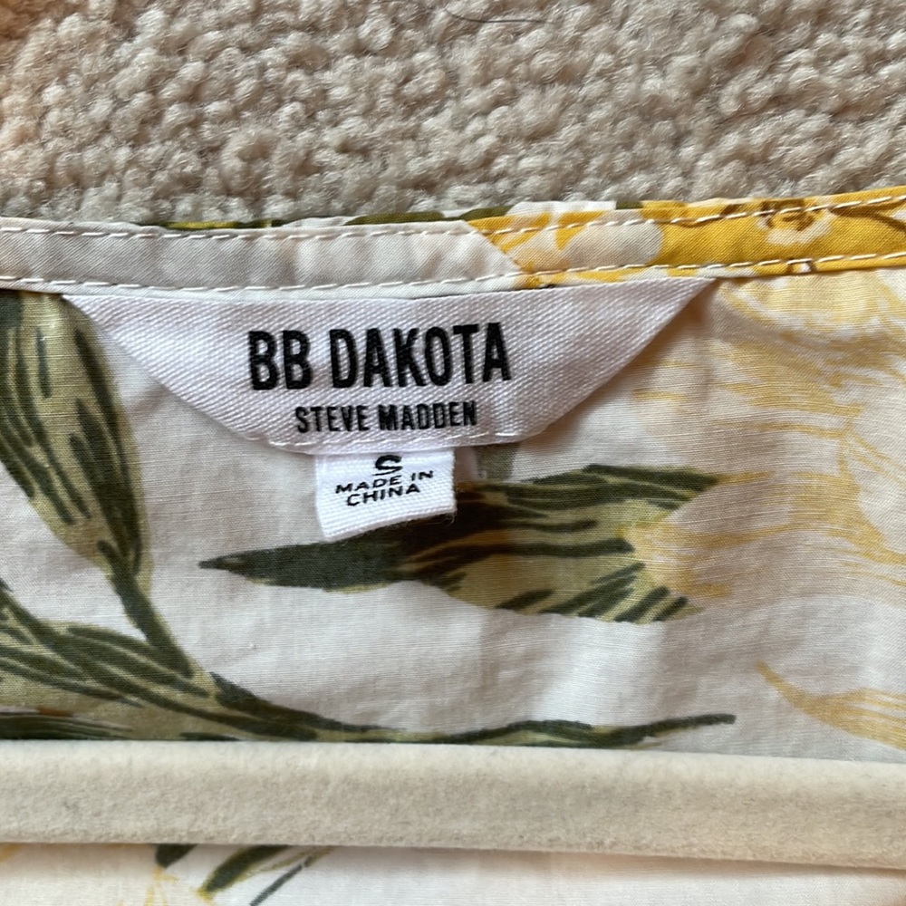 BB Dakota Floral Top - Picture 2 of 3